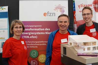 efzn-Wissenschaftler:innen an einem Stadt beim Tag der Niedersachsen 2026 in Braunschweig