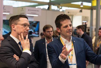 Zwei Männer im Gespräch